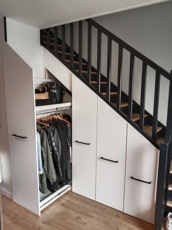 Aménagement sous un escalier dans une maison à Port jérôme sur seine