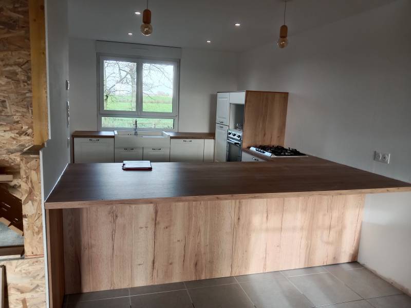 Installation d'une cuisine sur mesure dans une maison à Montivilliers