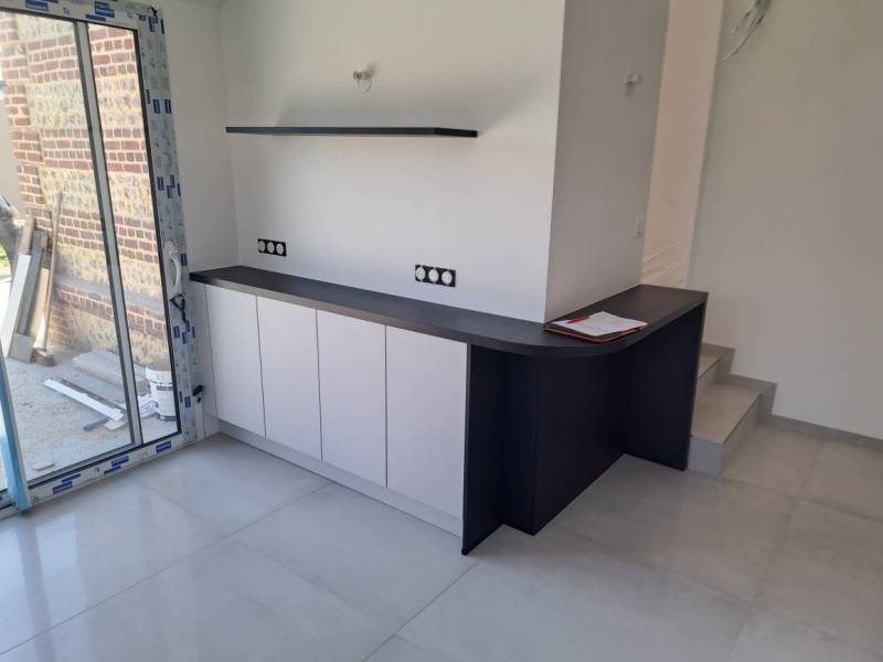 Aménagement d'une cuisine dans une maison à ROLLEVILLE