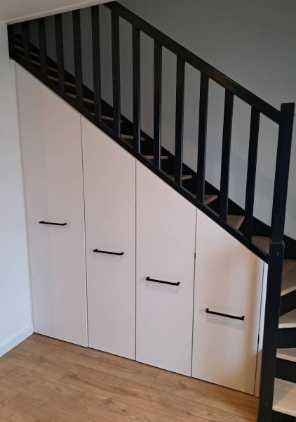 Aménagement sous un escalier dans une maison à Port jérôme sur seine