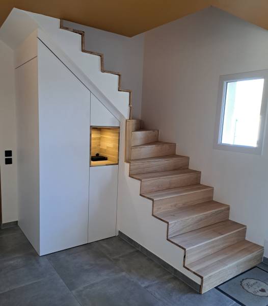 Conception d'un meuble d'entrée dans une maison contemporaine à Goderville