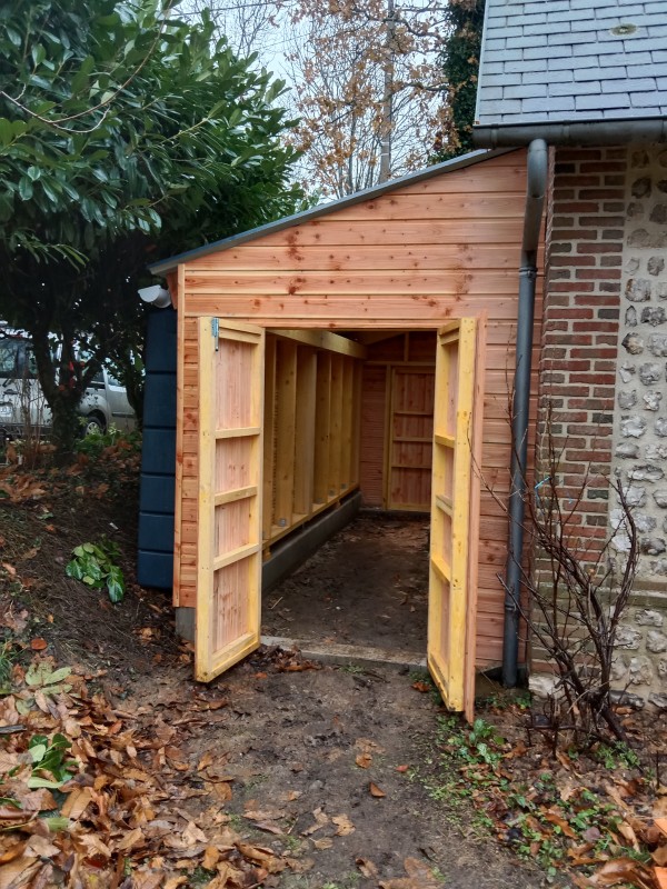 Conception et réalisation d'un cabanon de jardin à Bénouville.