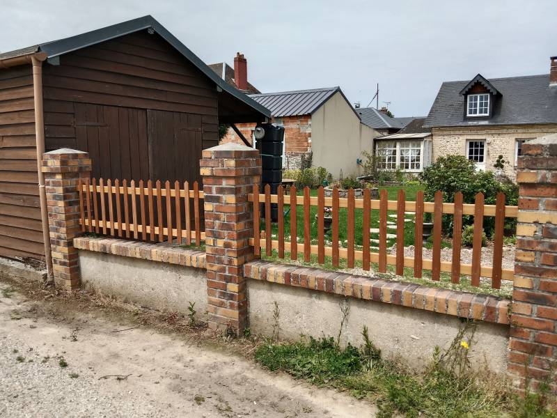 Fabrication d'une clôture en bois à Etretat