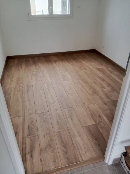 Pose d'un parquet stratifié dans une maison à Criquetot l'Esneval