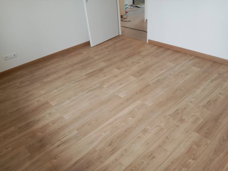 Pose d'un parquet stratifié dans une maison à Criquetot l'Esneval