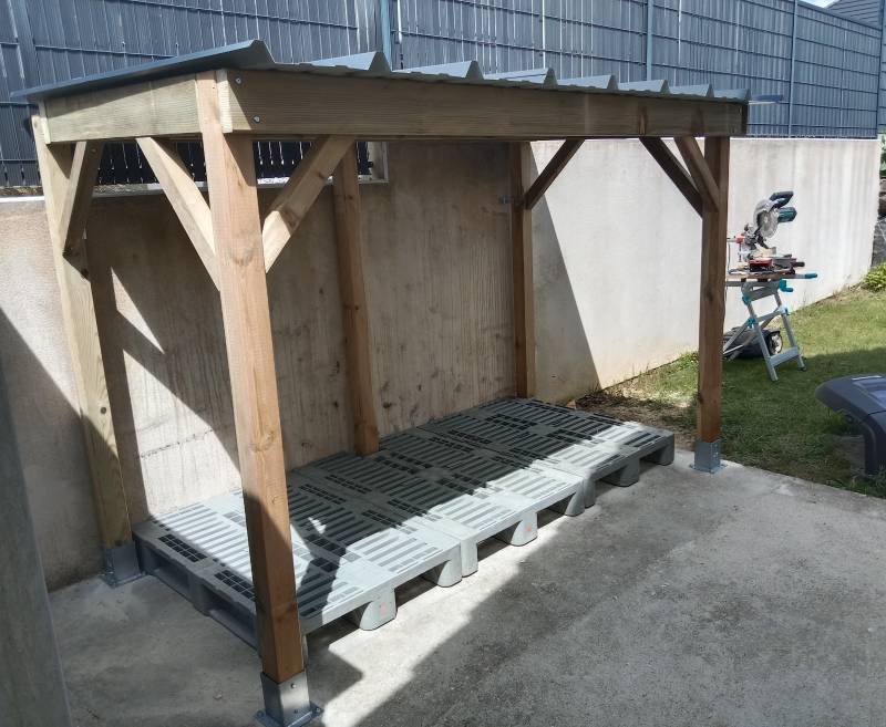 Conception et installation d'un abri a bois au Fontenay