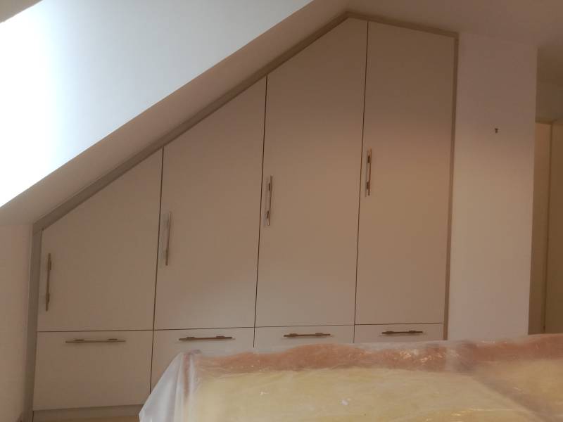 Installation d'un dressing sous pente dans un appartement à HONFLEUR